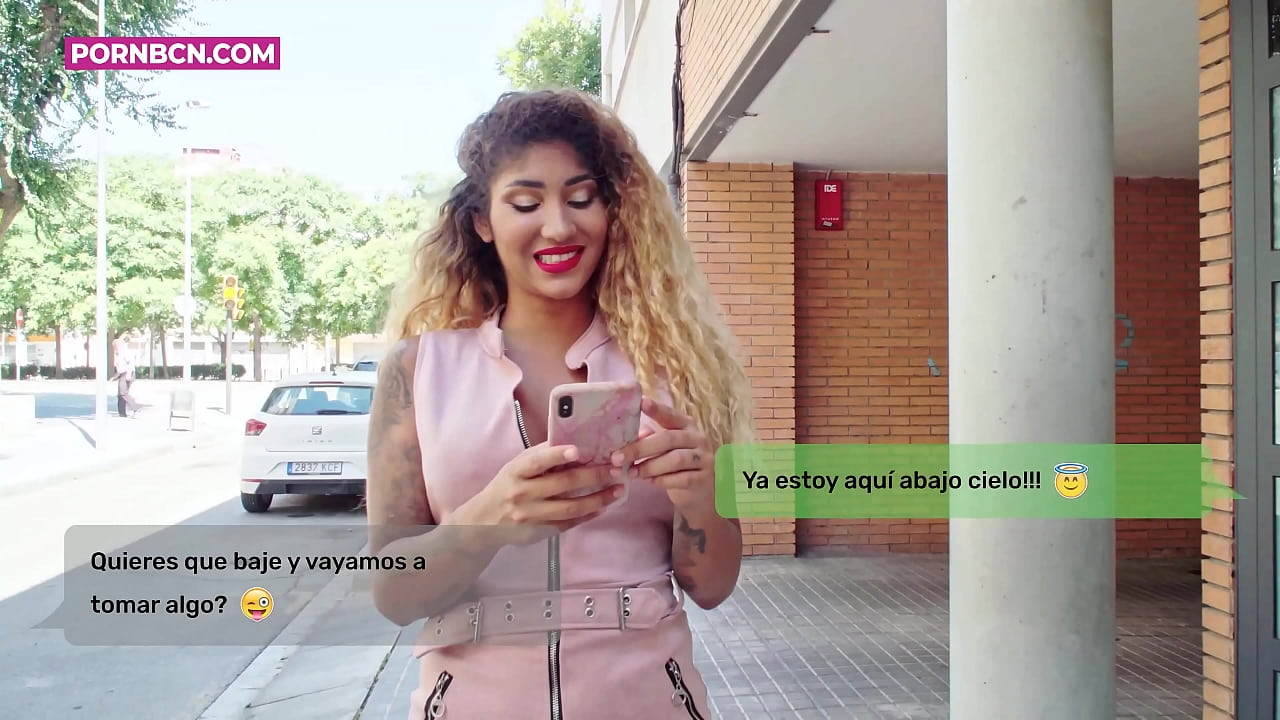 Untrouwe frou op it punt om har jonge leafhawwer hurd te neuken wylst har man wurket. Latina mei titen en in grutte kont. Venus Aphrodite.