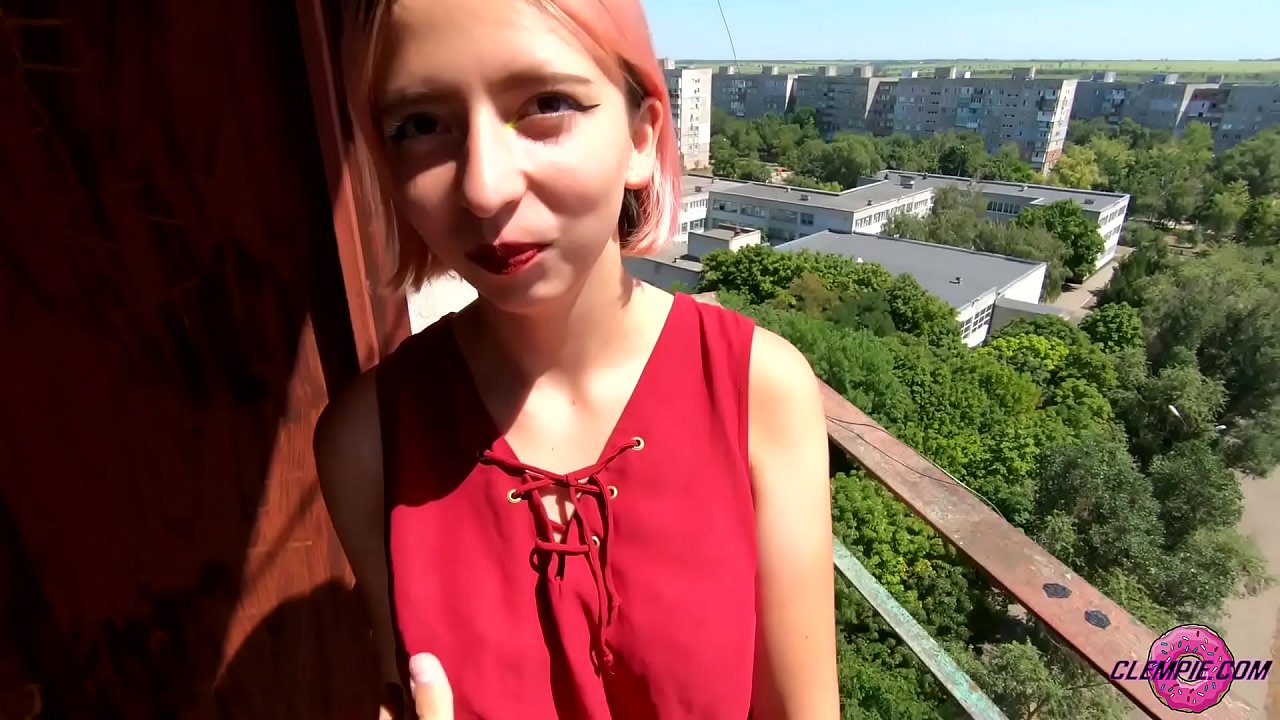 Studint Sensual sûget in frjemdling yn 'e bûtenwrâld - Cum op syn gesicht